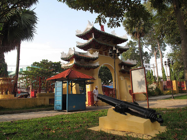 Temple Le Van Duyet