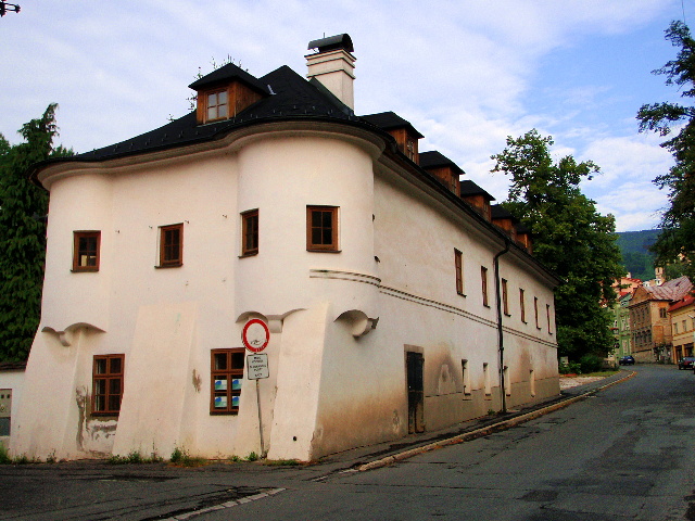 Pacher adit mine building