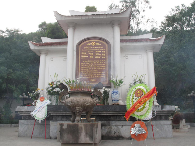Dong Loc cemetery