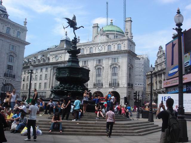 Shaftesbury memorial fountain