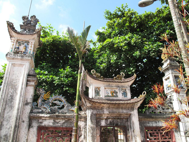 Yen Phuc Temples Gate