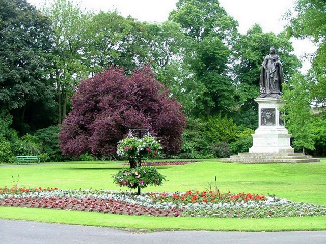 Queen Victoria statue