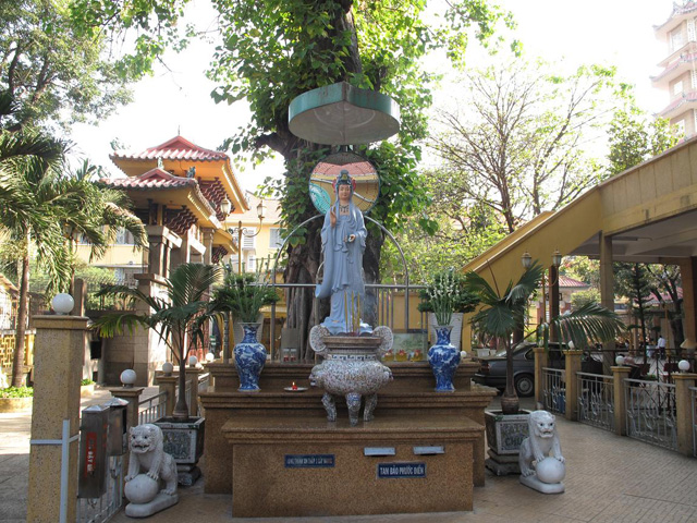 Quan Am Statue