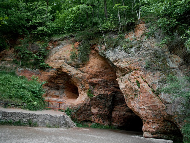 Gutmanis Cave