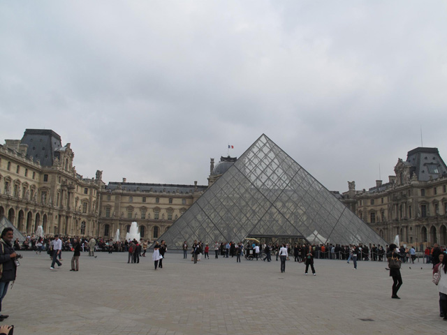 Pyramide du Louvre