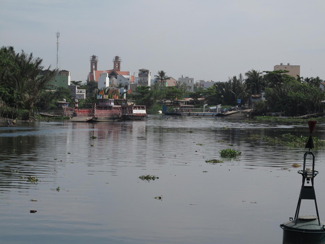 An Phu Dong ferry quay