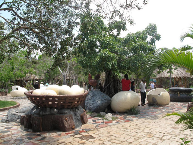 Egg-basket Yard, Binh Chau hot spring