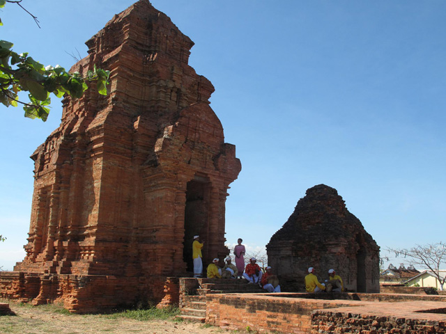 Cham Poshanu temples