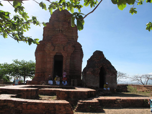 Cham Poshanu temples