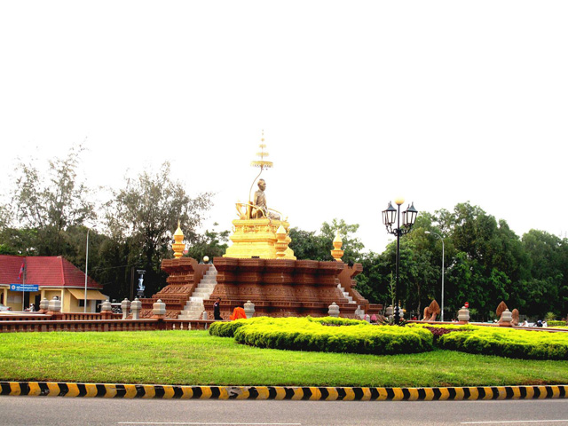 Choun Nat Monk roundabout