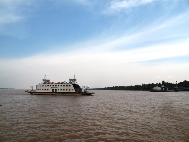 Co Chien Ferry