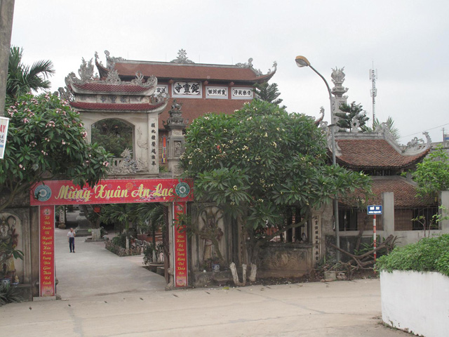 Cu Linh Pagoda, gate