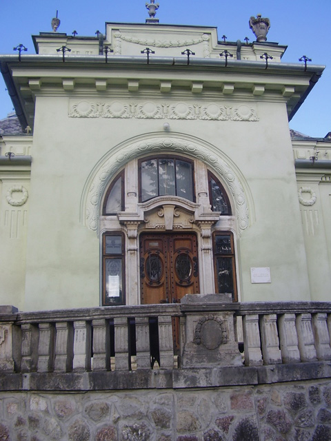 Stone fence of gallery