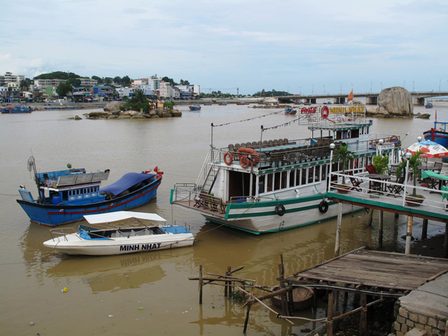 Floating restaurant