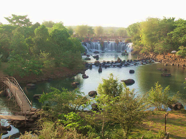 Giang Dien waterfall