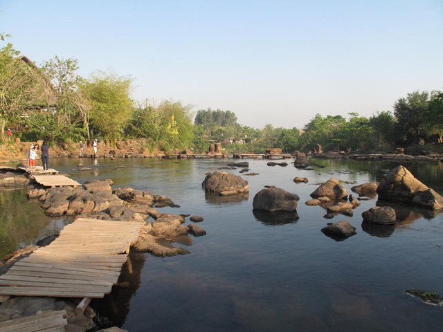 Rock rapids, Giang Dien Waterfall