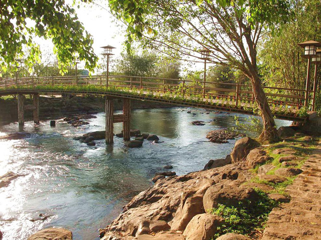 Bridge, Goang dien waterfall