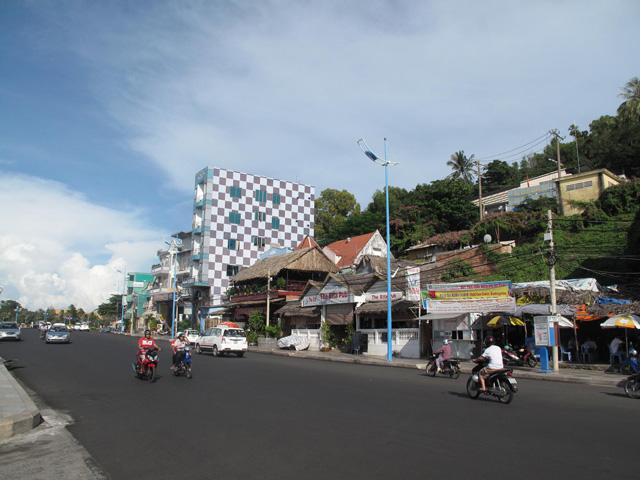 Ha Long street