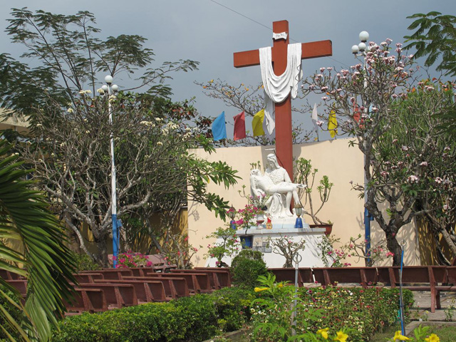 Jesus's family statue