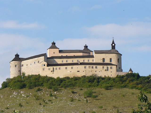 Krasna Horka Castle