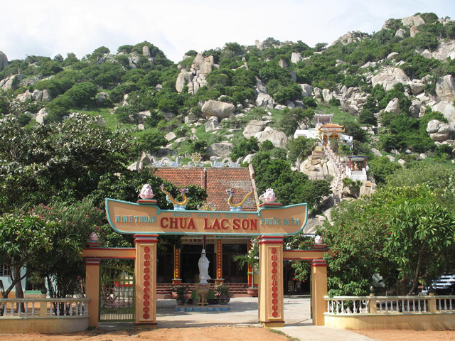 Gate, Lac Son Pagoda