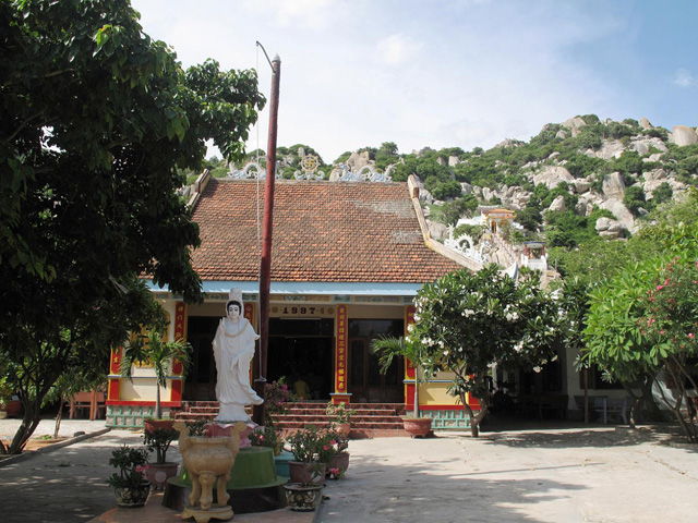 Lac Son Pagoda