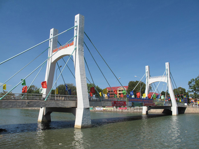 Le Hong Phong bridge