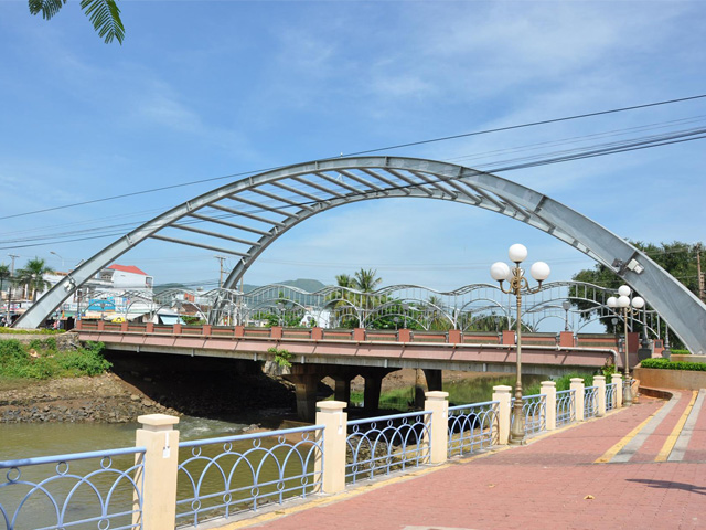Long Huong Bridge