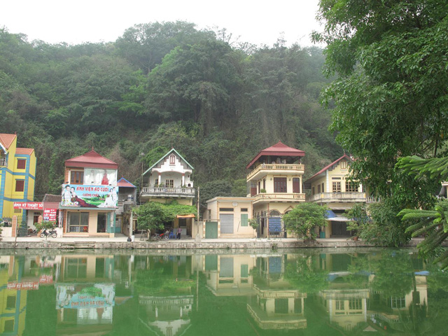 Long Tri Pond, Thay pagoda
