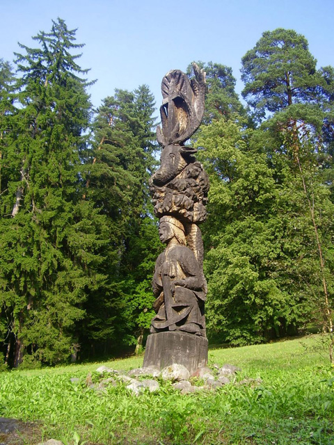 Wooden carved column