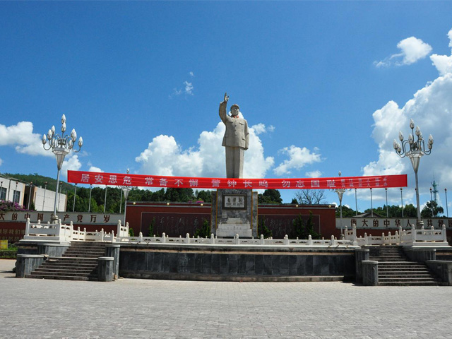 Mao Ze Dong Statue