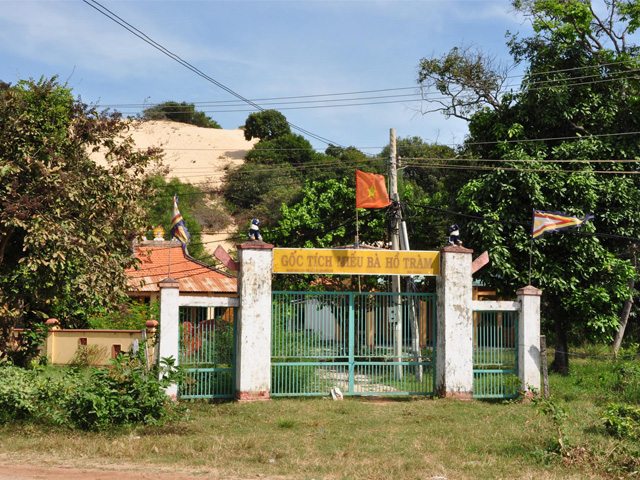 Gate, Mieu Ba Ho Tram