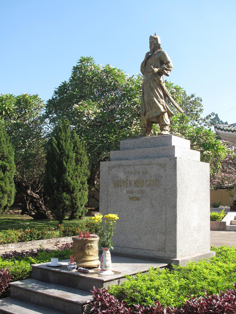 Nguyen Huu Canh statue