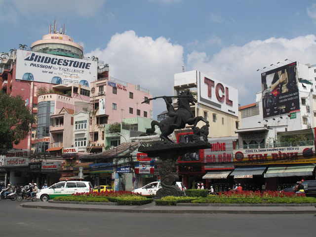 Phu dong Thien Vuong roundabout