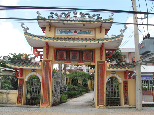Temple Phu Khuong