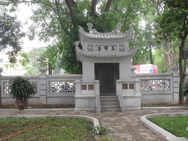 Stele House, Tran Vu Temple
