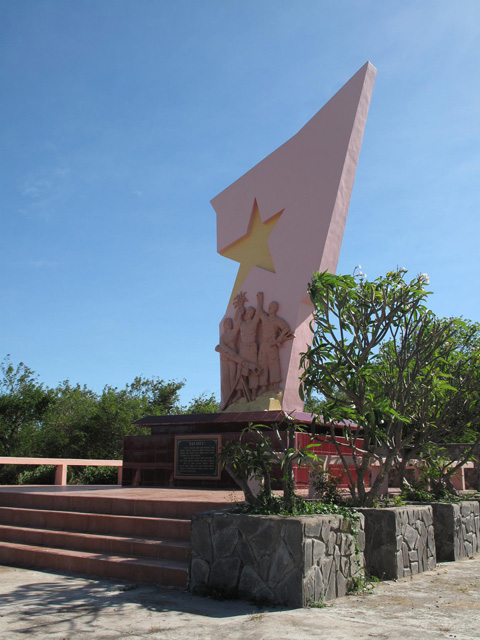 Stele on Ba Nai hill top