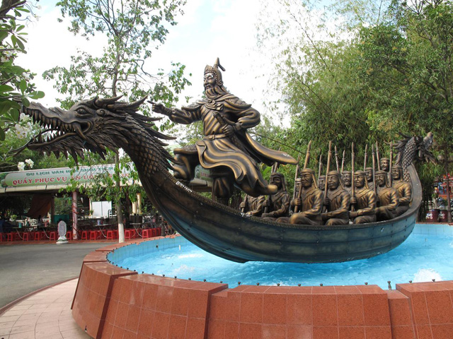 Tran Hung Dao statue