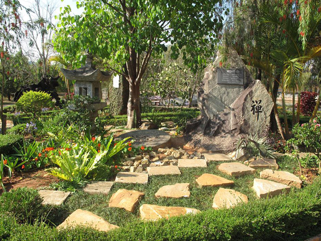 Thich Thanh Tu garden