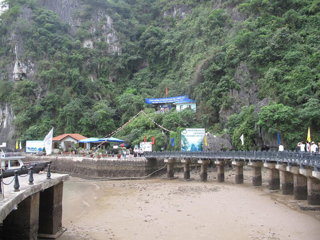 Thien Cung grotto