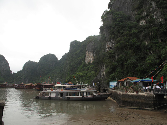 Thien Cung grotto