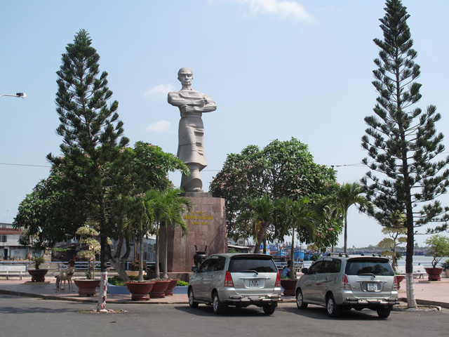 Thu Khoa Huan statue