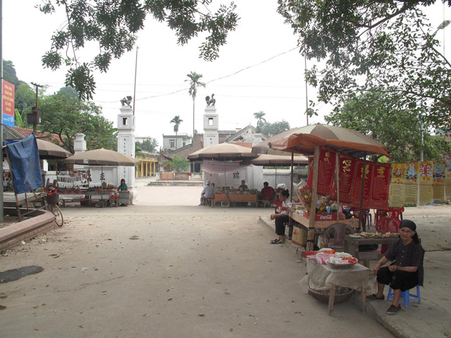 Thay pagoda entrance