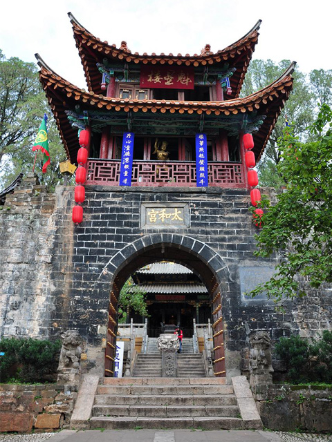 Tongwa Temple's gate
