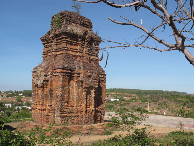 Cham Poshanu temples