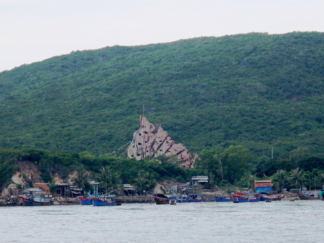 Tri Nguyen Fish Lake