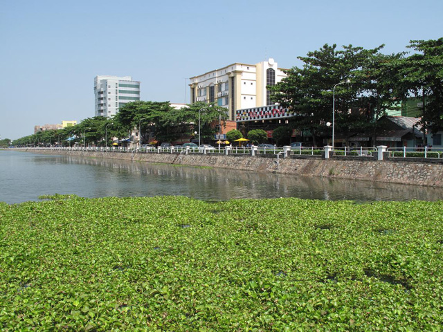 Van Hoa lake