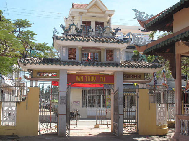 Temple Van Thuy Tu