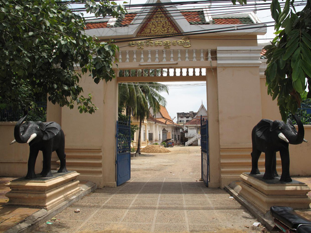 Wat Domdek