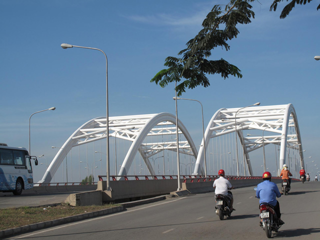 Xom Cui bridge